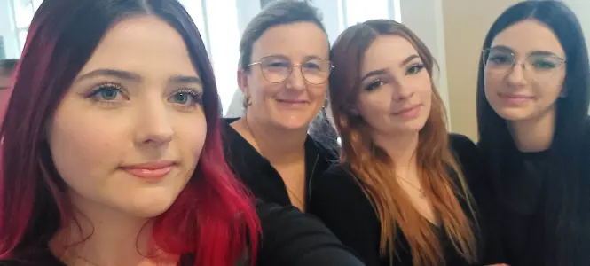 Grupa wyróżnionych osób na gali konkursu - Mam zawód. Mam fantazję