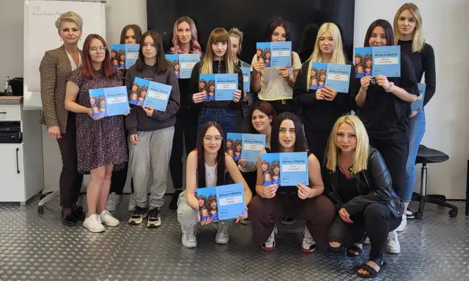 Młodzież wraz z opiekunami na szkoleniu w Matrix