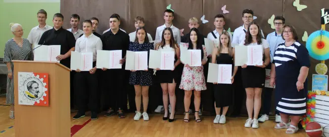 Wyróżnieni uczniowie z Dyrekcją